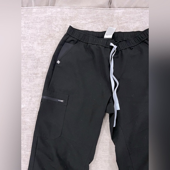 FIGS Technical Collection Axim Cargo Scrub Pants | Size L | Style M22SW2001 - Picture 3 of 7